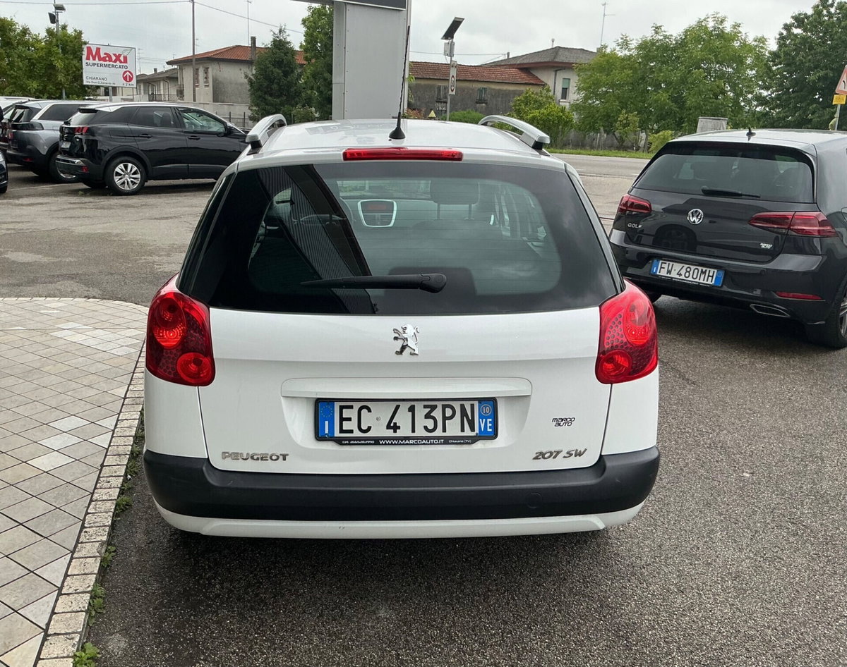 Peugeot 207 SW VTi 95CV Millesim 200 (5)