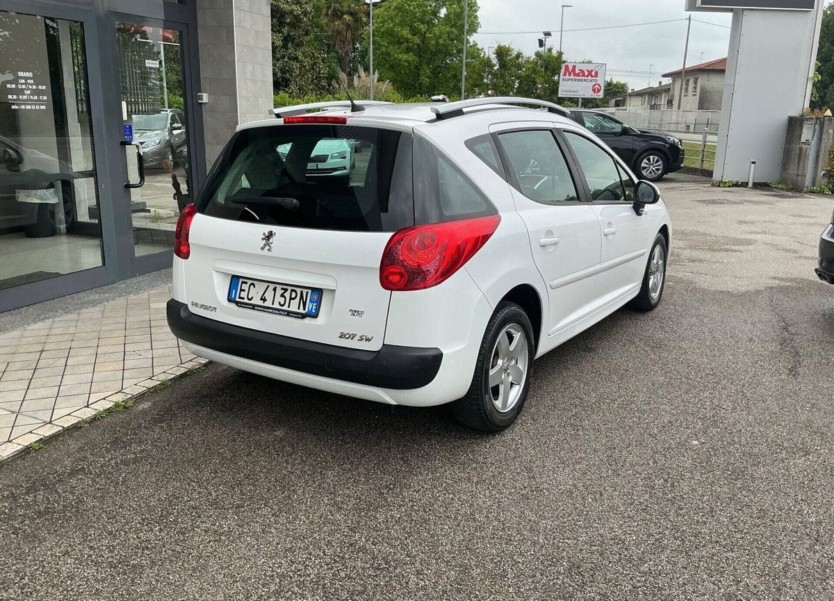 Peugeot 207 SW VTi 95CV Millesim 200 (6)