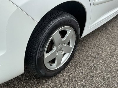 Peugeot 207 SW VTi 95CV Millesim 200 (8)