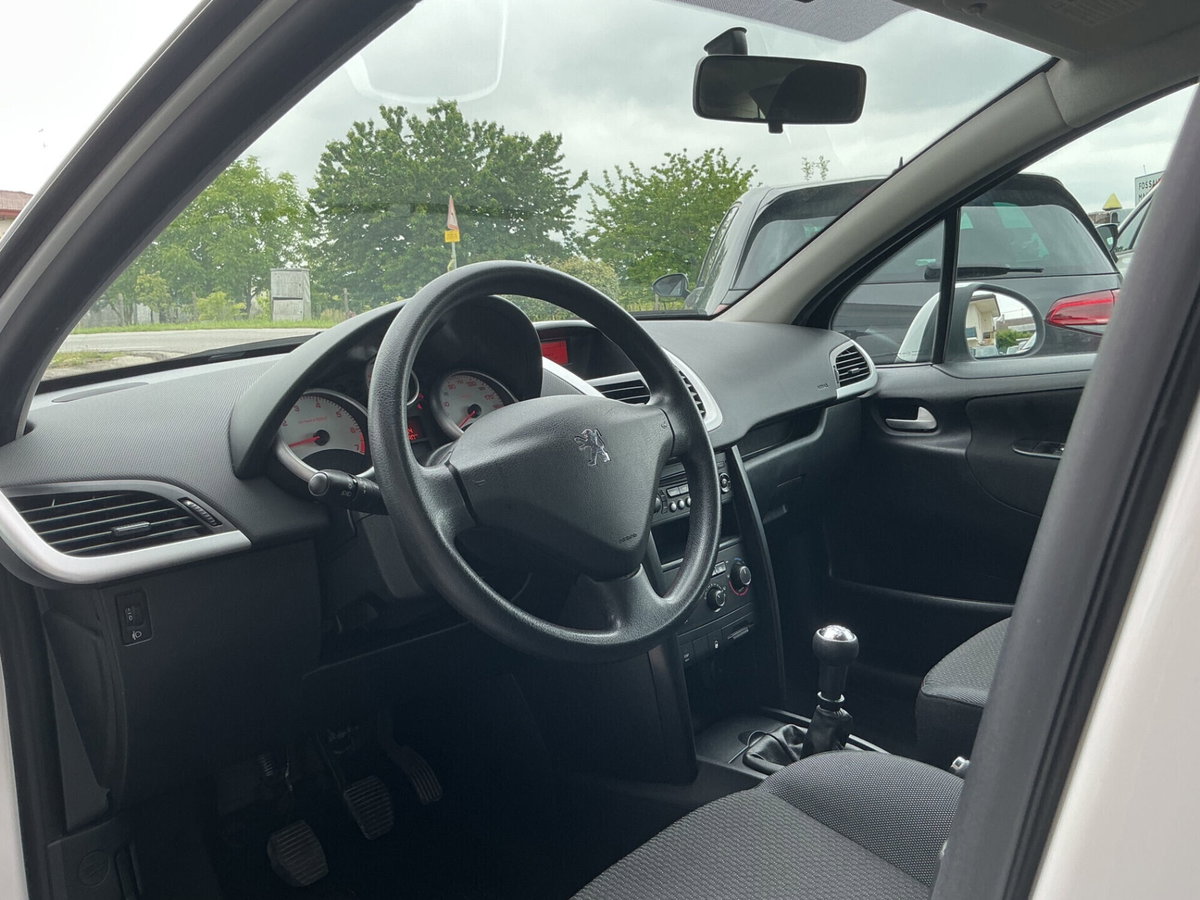 Peugeot 207 SW VTi 95CV Millesim 200 (9)