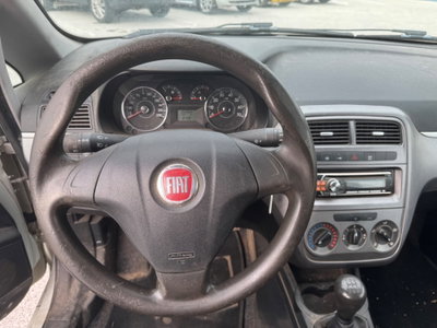 Fiat Punto 1.3 MJT 75CV 3 porte Van Pop 2 posti (12)