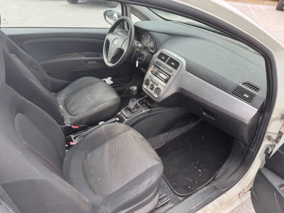 Fiat Punto 1.3 MJT 75CV 3 porte Van Pop 2 posti (9)