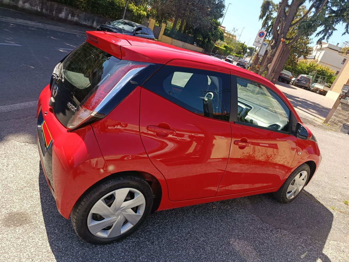 Toyota Aygo 1.0 VVT-i 69 CV 5 porte x-pure (11)