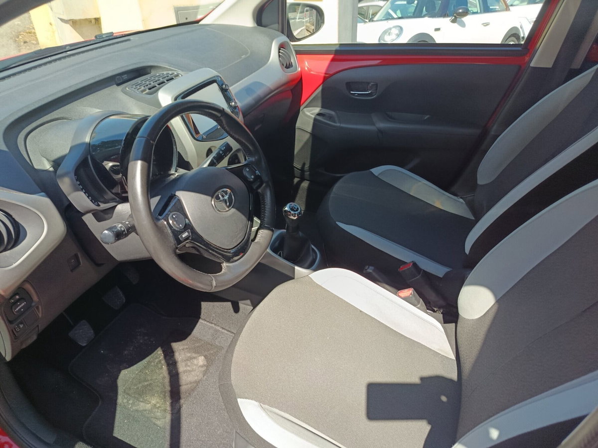 Toyota Aygo 1.0 VVT-i 69 CV 5 porte x-pure (12)