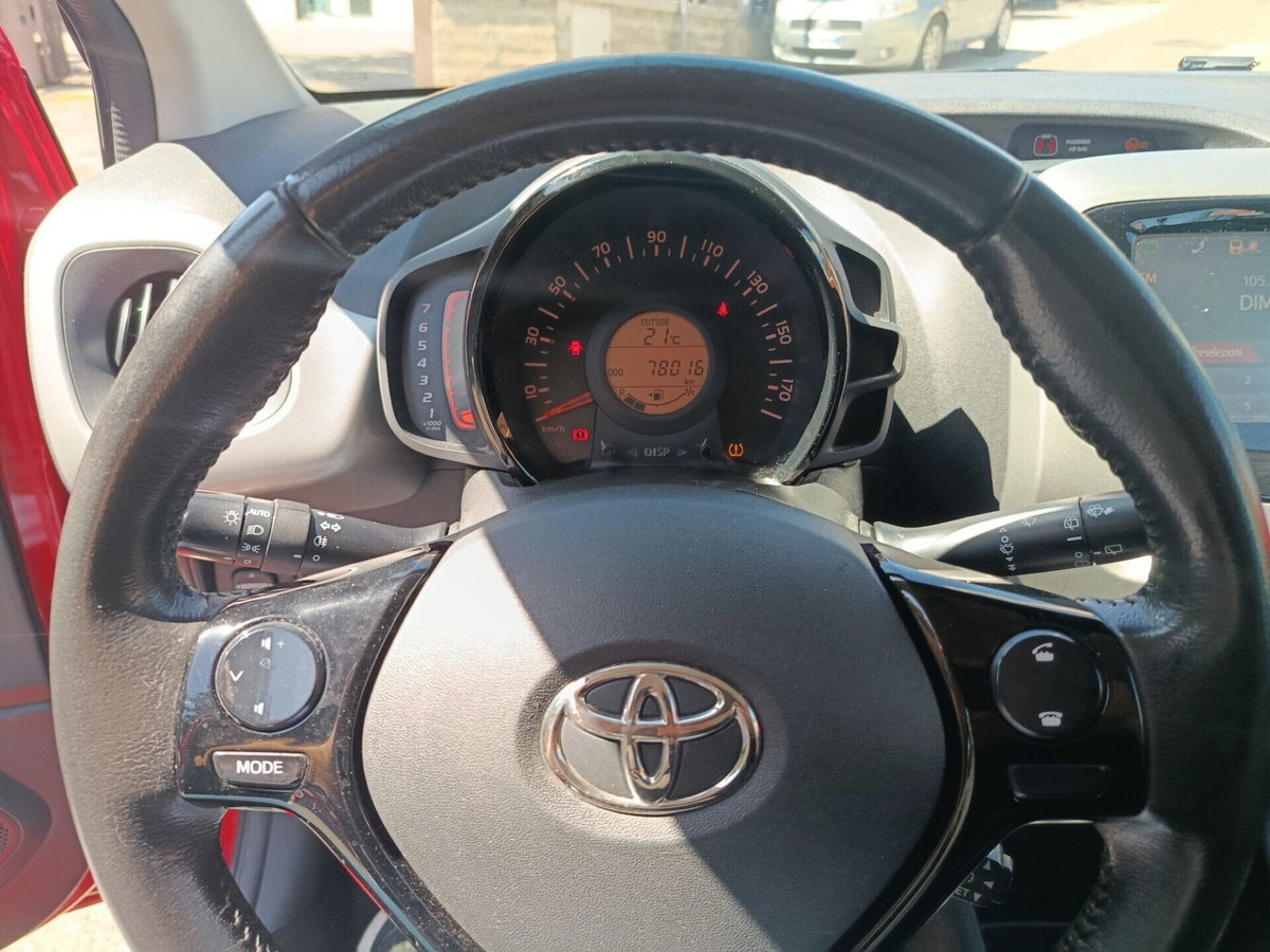 Toyota Aygo 1.0 VVT-i 69 CV 5 porte x-pure (18)