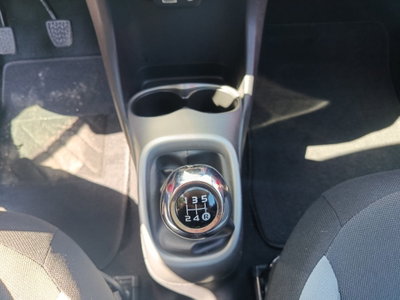 Toyota Aygo 1.0 VVT-i 69 CV 5 porte x-pure (19)
