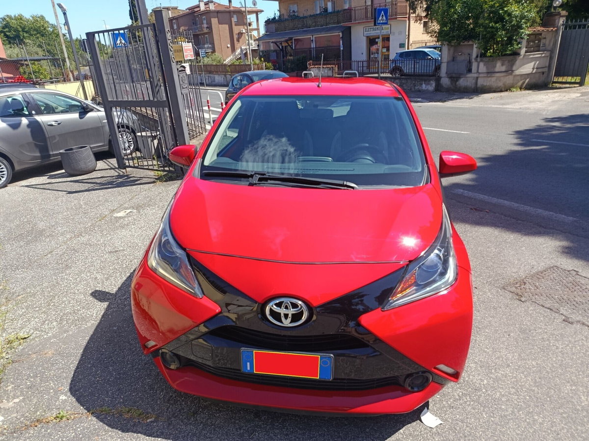 Toyota Aygo 1.0 VVT-i 69 CV 5 porte x-pure (2)