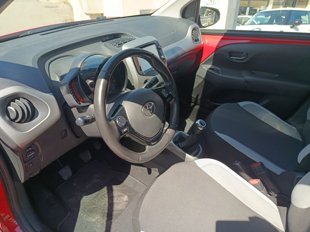 Toyota Aygo 1.0 VVT-i 69 CV 5 porte x-pure (20)