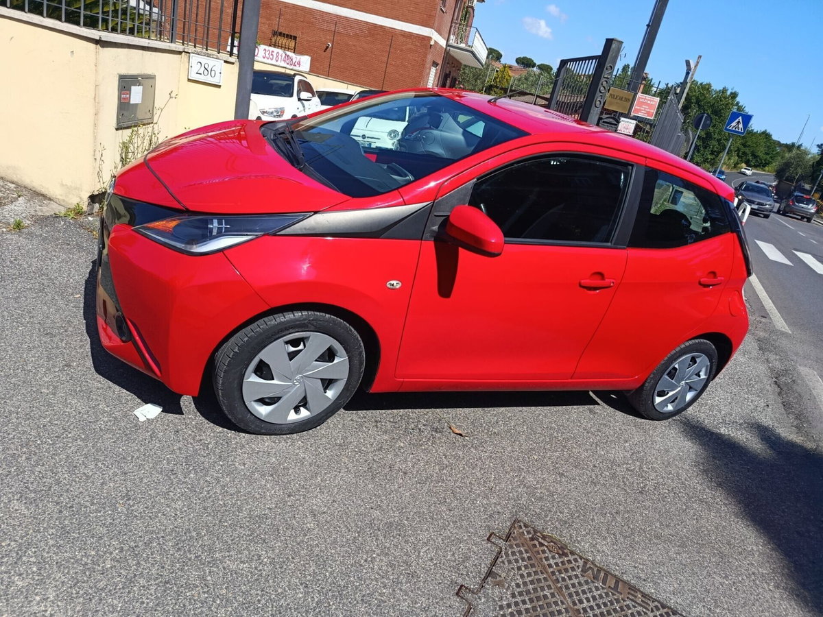 Toyota Aygo 1.0 VVT-i 69 CV 5 porte x-pure (3)