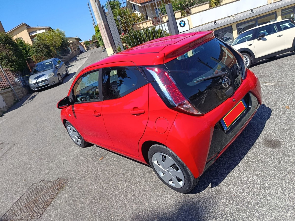 Toyota Aygo 1.0 VVT-i 69 CV 5 porte x-pure (7)
