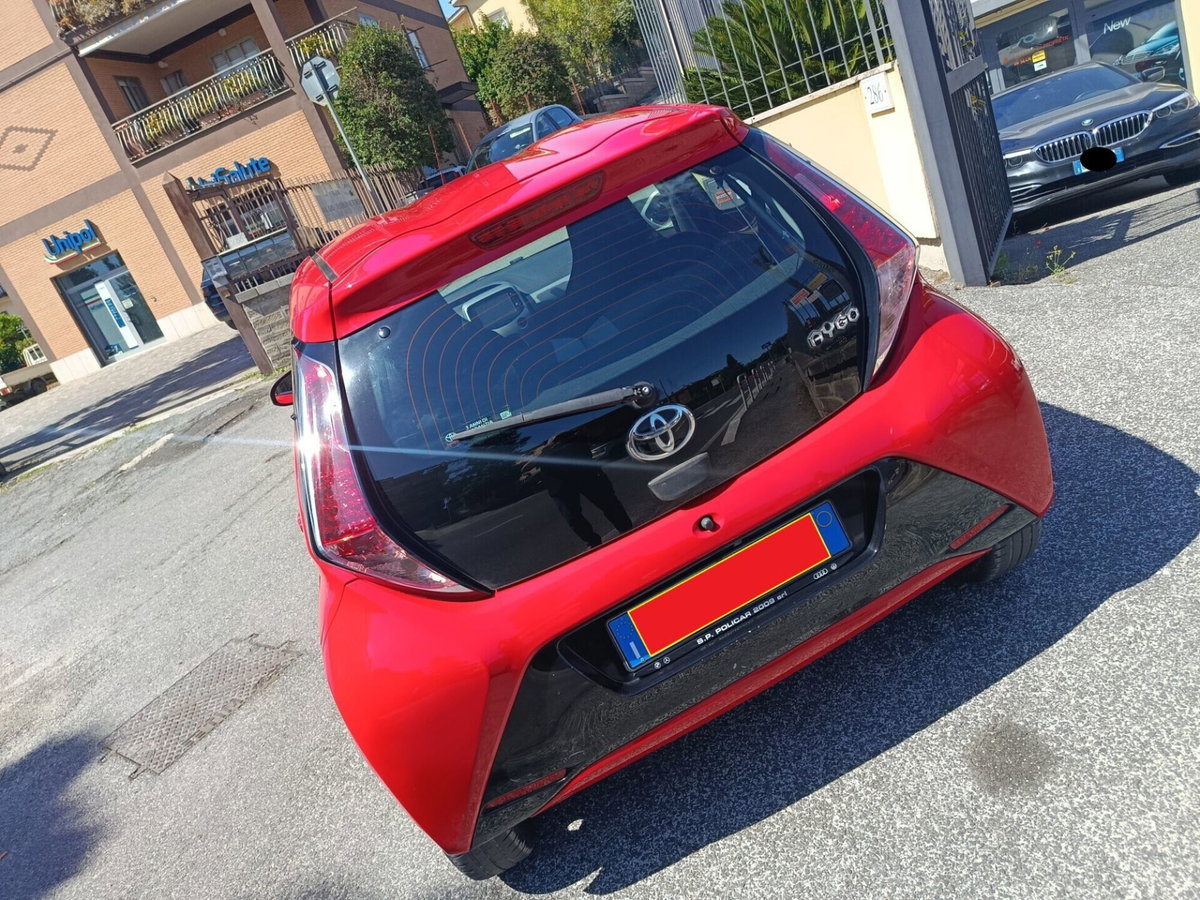 Toyota Aygo 1.0 VVT-i 69 CV 5 porte x-pure (8)