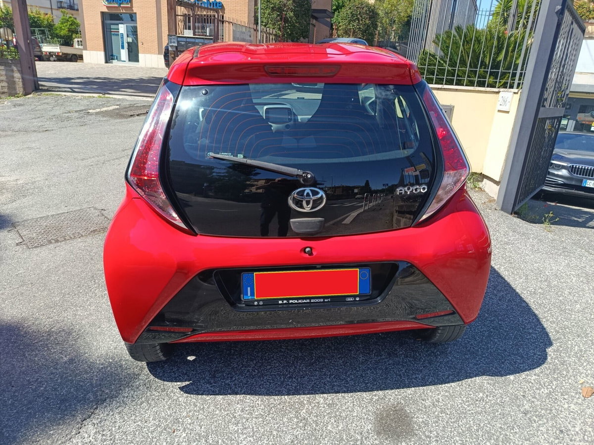 Toyota Aygo 1.0 VVT-i 69 CV 5 porte x-pure (9)