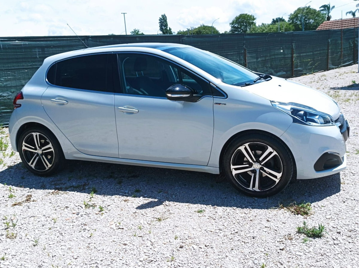 Peugeot 208 100 5 porte GT Line (4)
