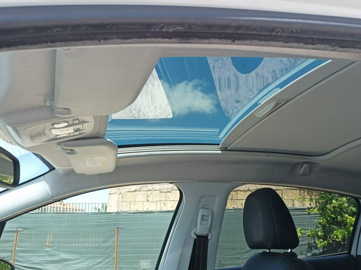 Peugeot 208 100 5 porte GT Line (9)