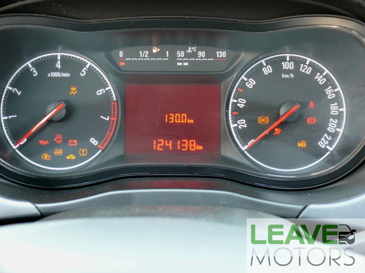 Opel Corsa 1.2 5 porte (9)