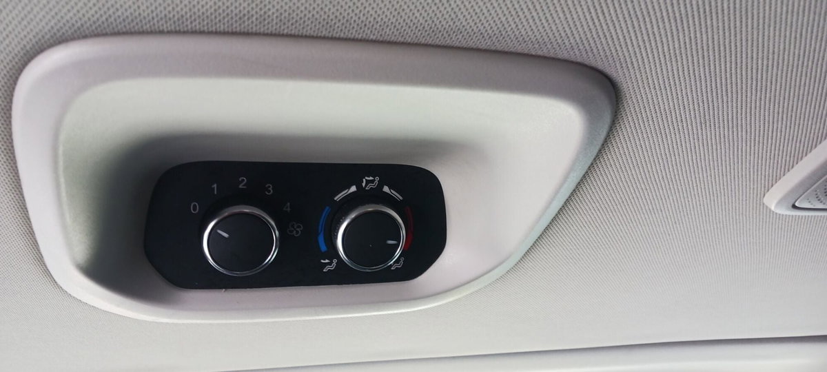 Ford Tourneo Custom 320 2.0 EcoBlue 130CV PC c/sollev. Titanium (10)