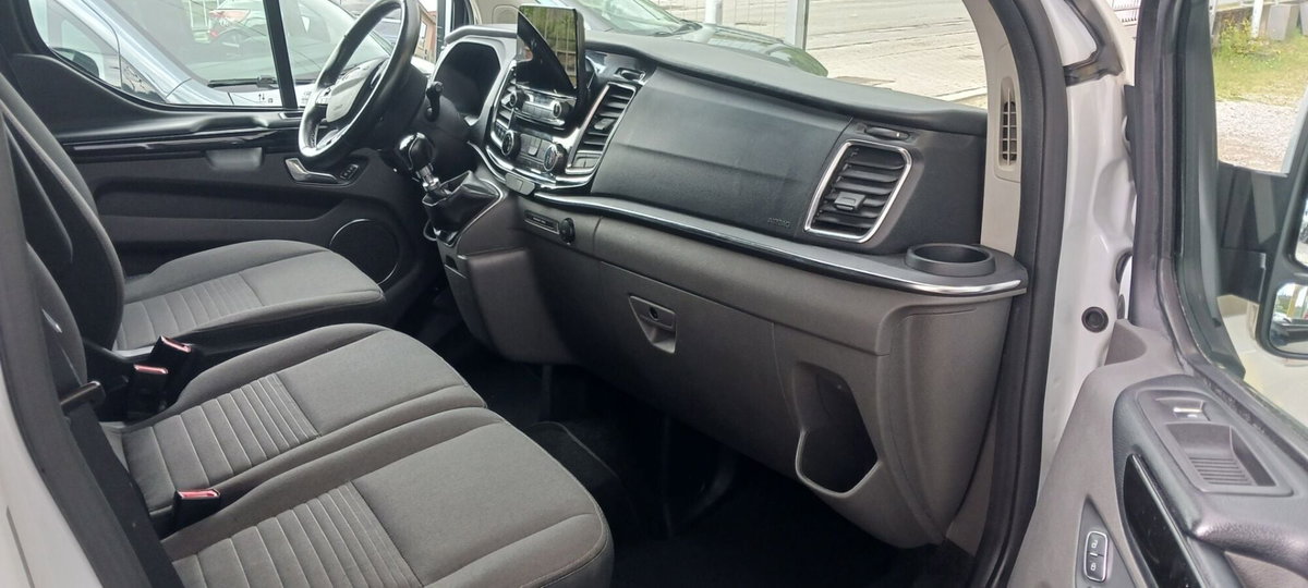 Ford Tourneo Custom 320 2.0 EcoBlue 130CV PC c/sollev. Titanium (12)
