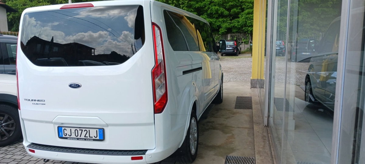 Ford Tourneo Custom 320 2.0 EcoBlue 130CV PC c/sollev. Titanium (4)