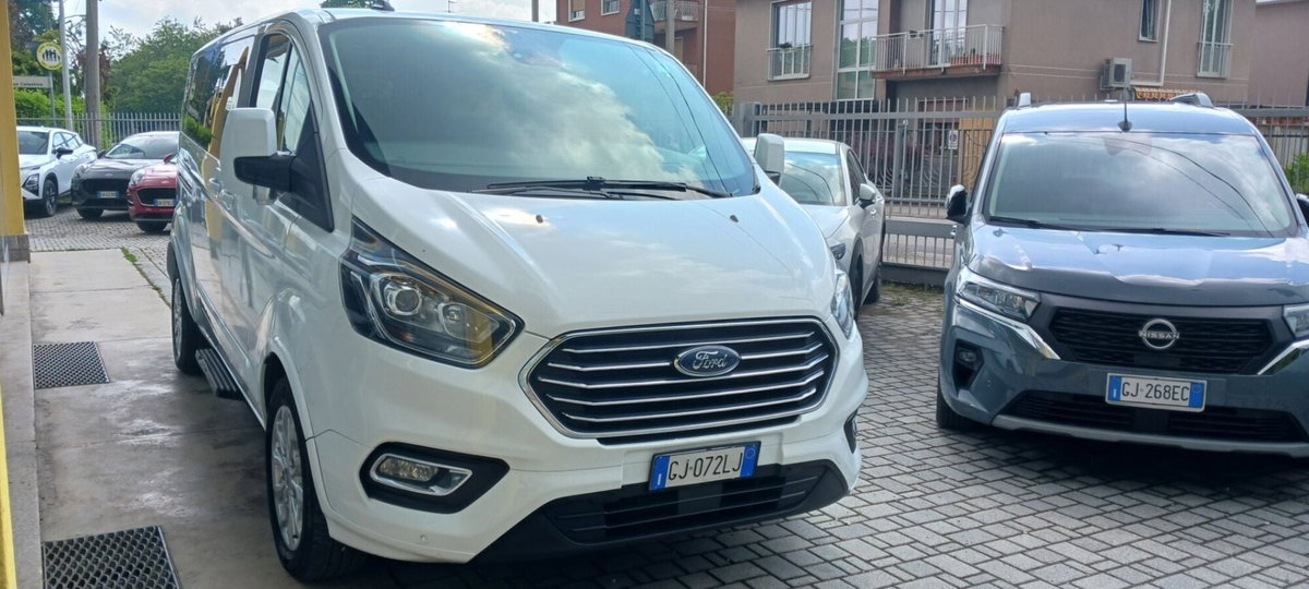 Ford Tourneo Custom 320 2.0 EcoBlue 130CV PC c/sollev. Titanium (5)