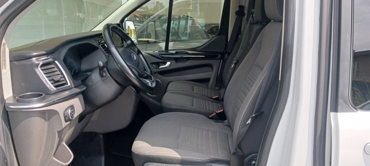 Ford Tourneo Custom 320 2.0 EcoBlue 130CV PC c/sollev. Titanium (6)