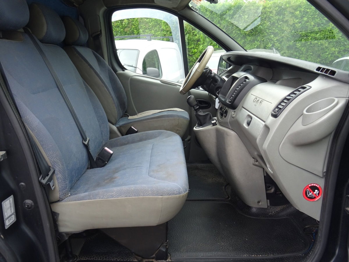 Nissan Primastar Furgone C27 1.9 dCi/100 PC Combi SE (7)