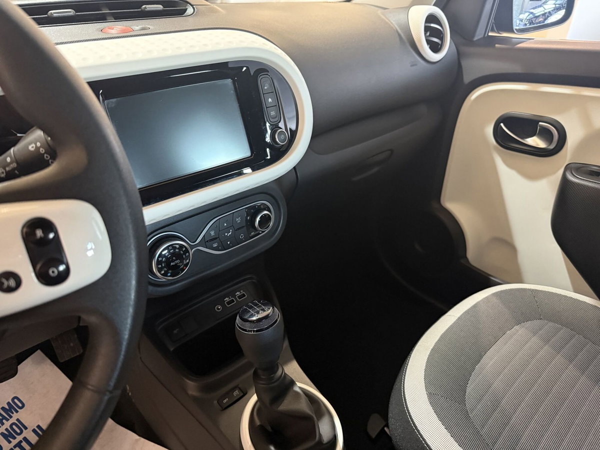 Renault Twingo 1.0 sce Urban Night 65cv (13)