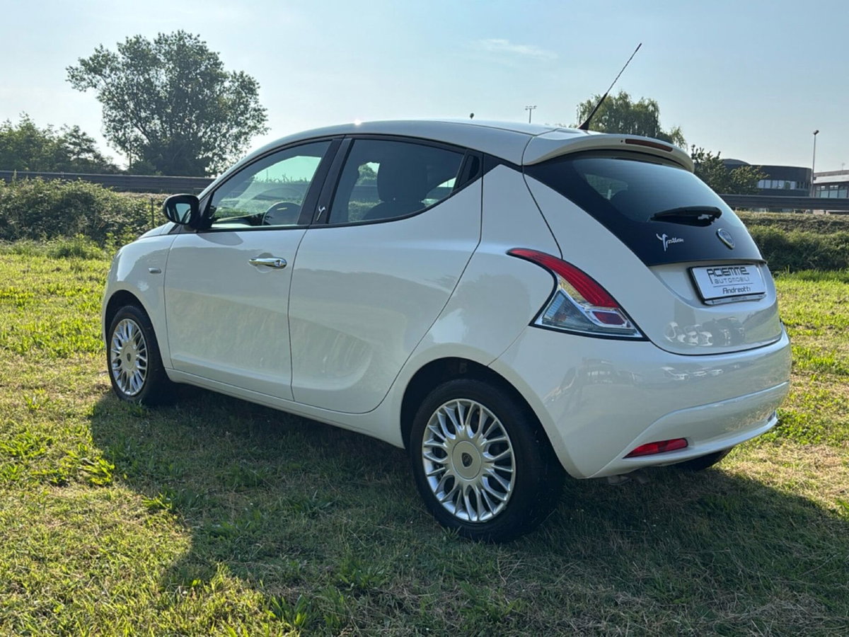 Lancia Ypsilon 1.2 69 CV 5 porte Silver (6)