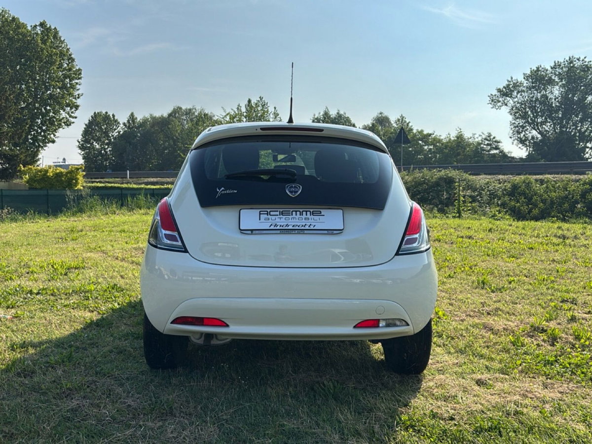 Lancia Ypsilon 1.2 69 CV 5 porte Silver (8)
