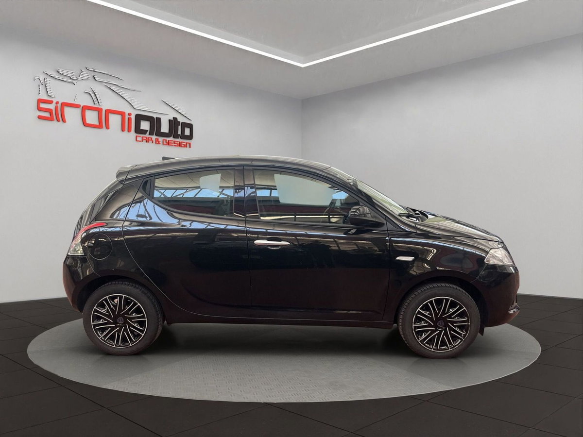 Lancia Ypsilon 1.0 FireFly 5 porte S&S Hybrid Silver Plus (10)