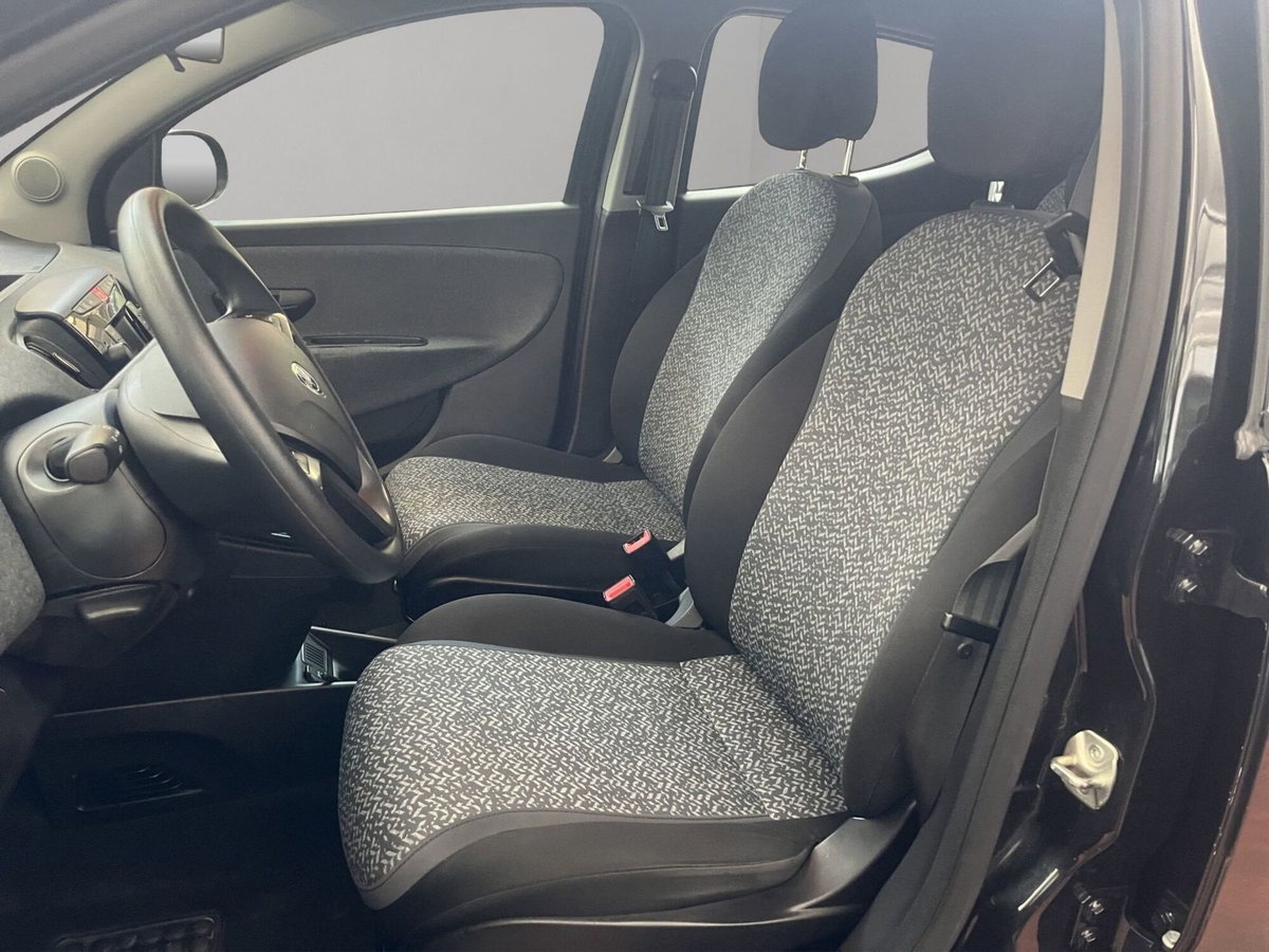 Lancia Ypsilon 1.0 FireFly 5 porte S&S Hybrid Silver Plus (12)