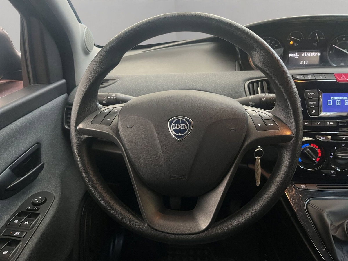 Lancia Ypsilon 1.0 FireFly 5 porte S&S Hybrid Silver Plus (14)