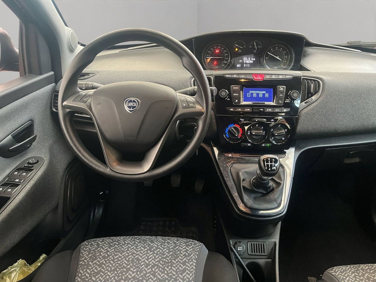 Lancia Ypsilon 1.0 FireFly 5 porte S&S Hybrid Silver Plus (16)