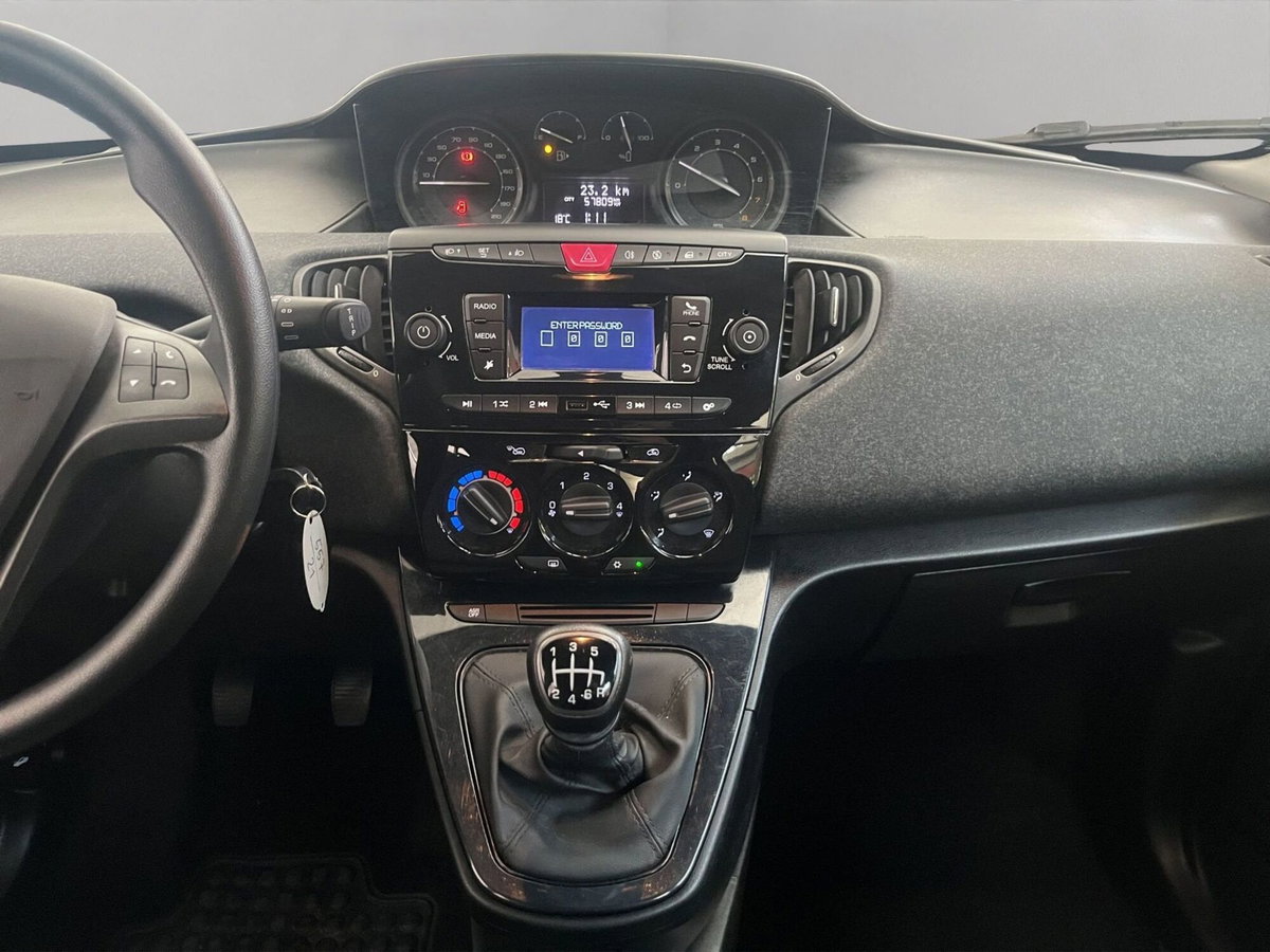 Lancia Ypsilon 1.0 FireFly 5 porte S&S Hybrid Silver Plus (17)