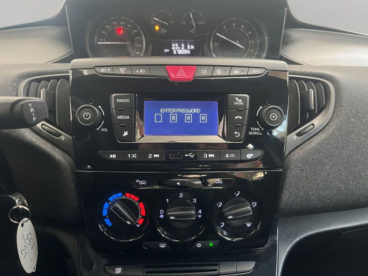 Lancia Ypsilon 1.0 FireFly 5 porte S&S Hybrid Silver Plus (18)