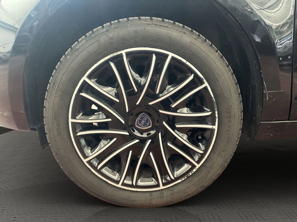 Lancia Ypsilon 1.0 FireFly 5 porte S&S Hybrid Silver Plus (4)