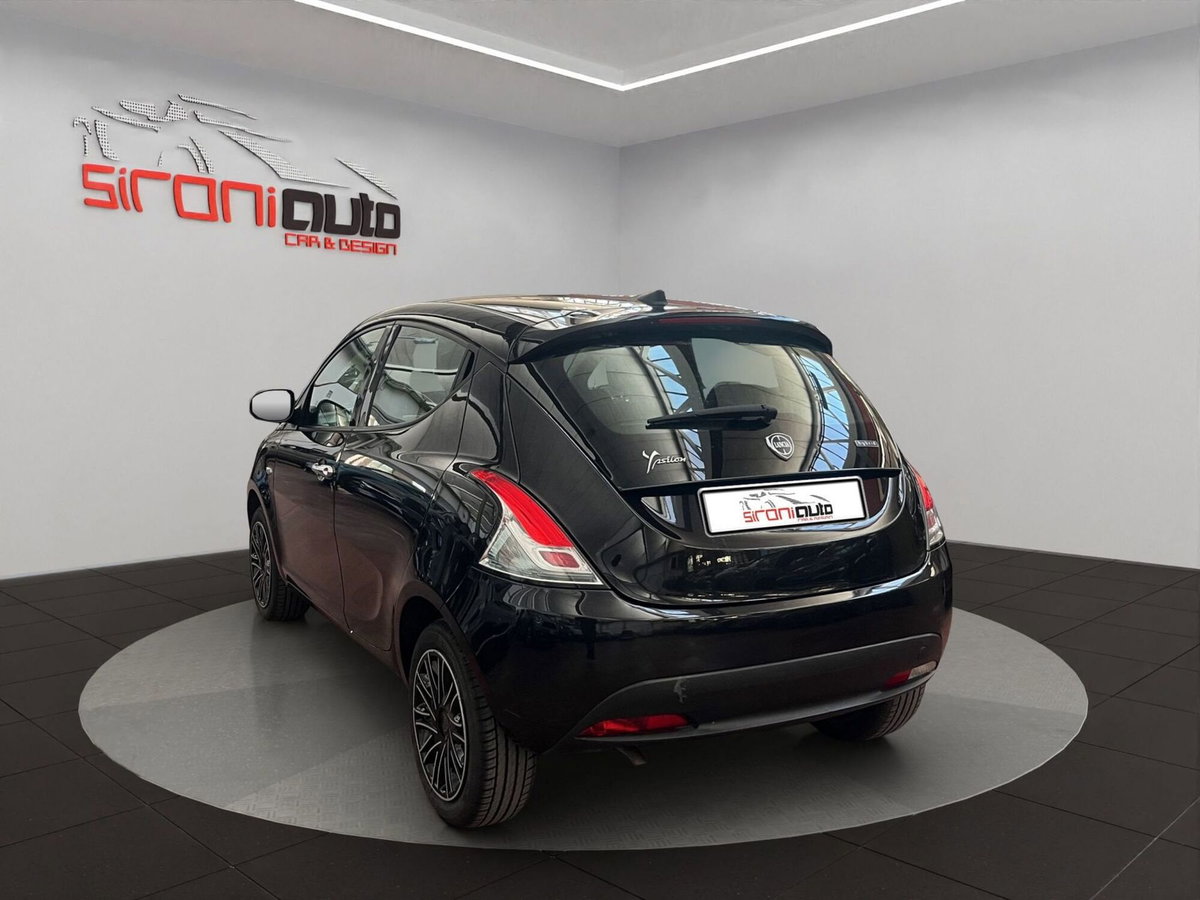 Lancia Ypsilon 1.0 FireFly 5 porte S&S Hybrid Silver Plus (5)
