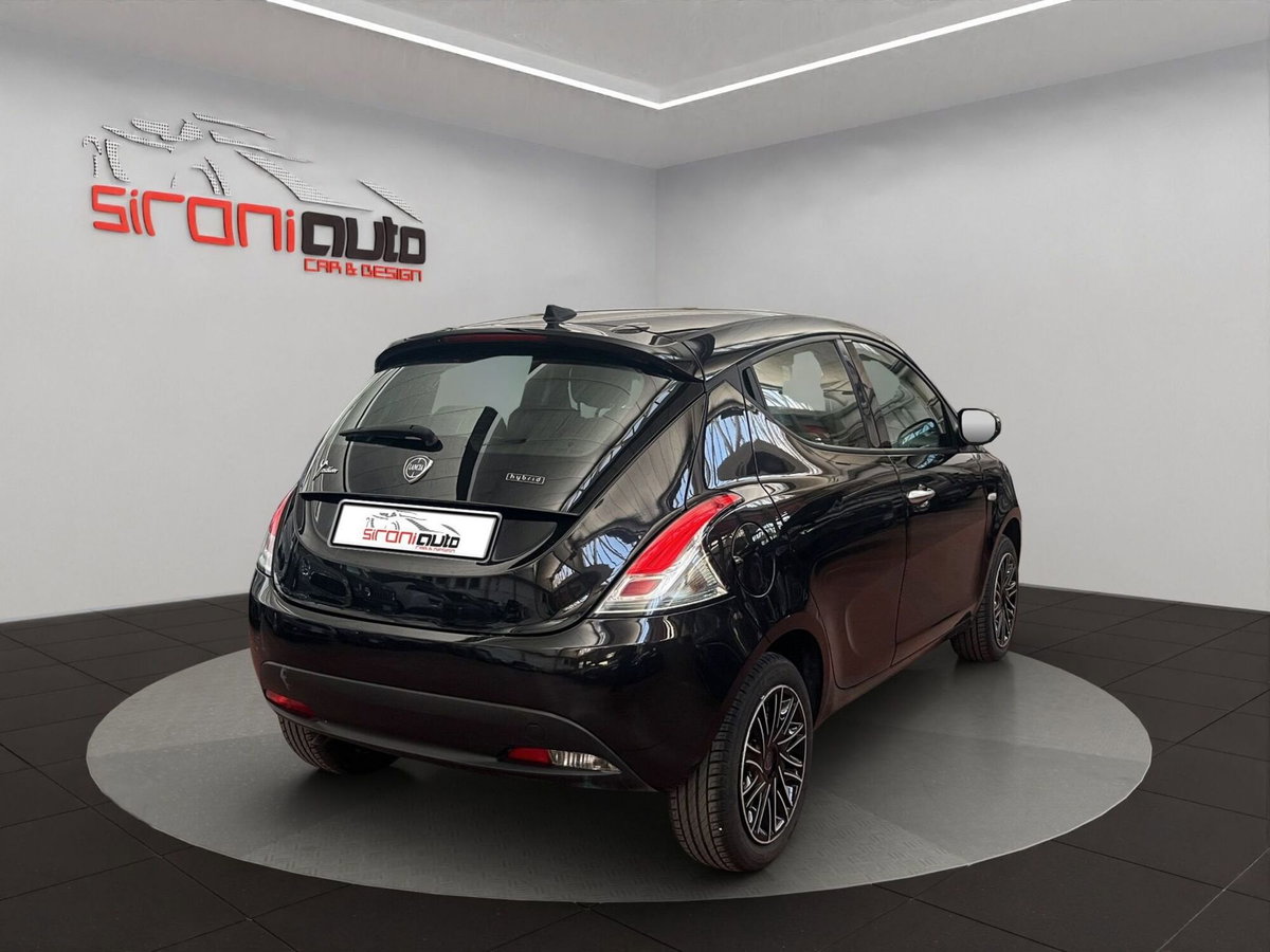 Lancia Ypsilon 1.0 FireFly 5 porte S&S Hybrid Silver Plus (9)