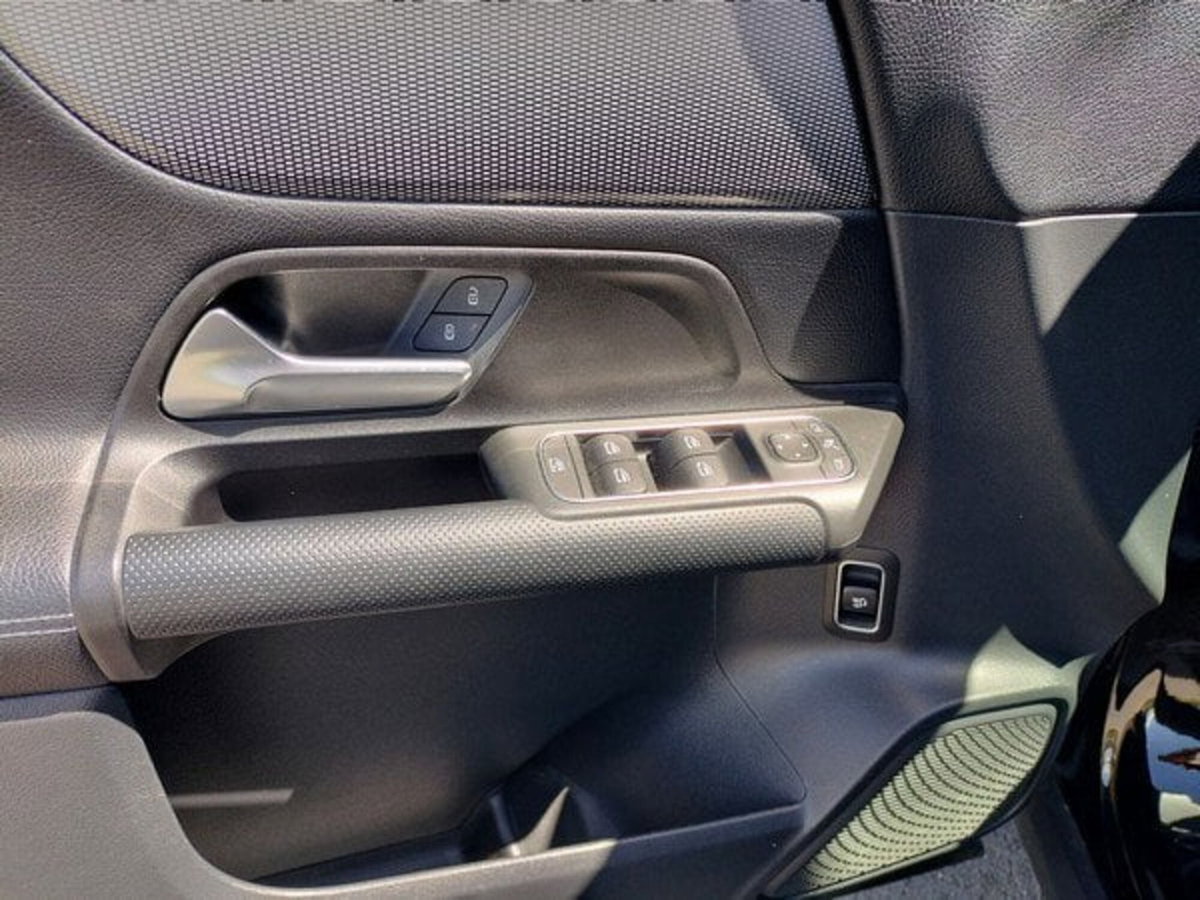 Mercedes-Benz GLB 180 d Automatic Sport (10)