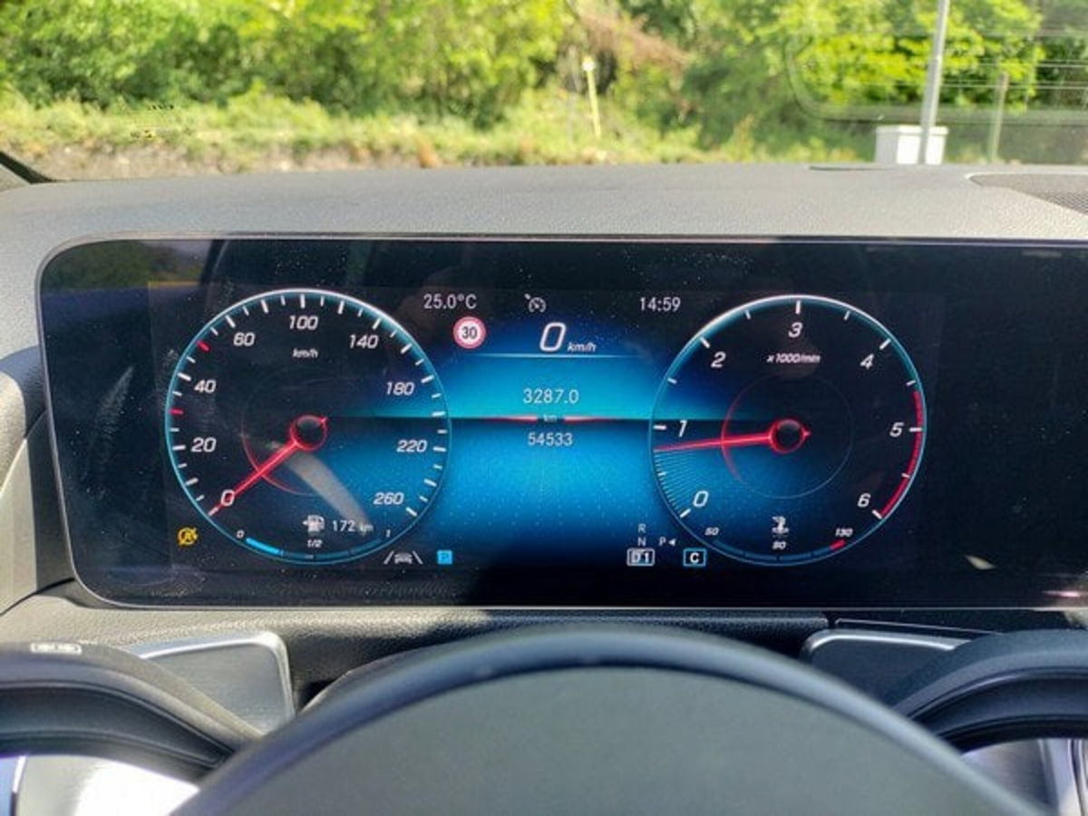 Mercedes-Benz GLB 180 d Automatic Sport (16)