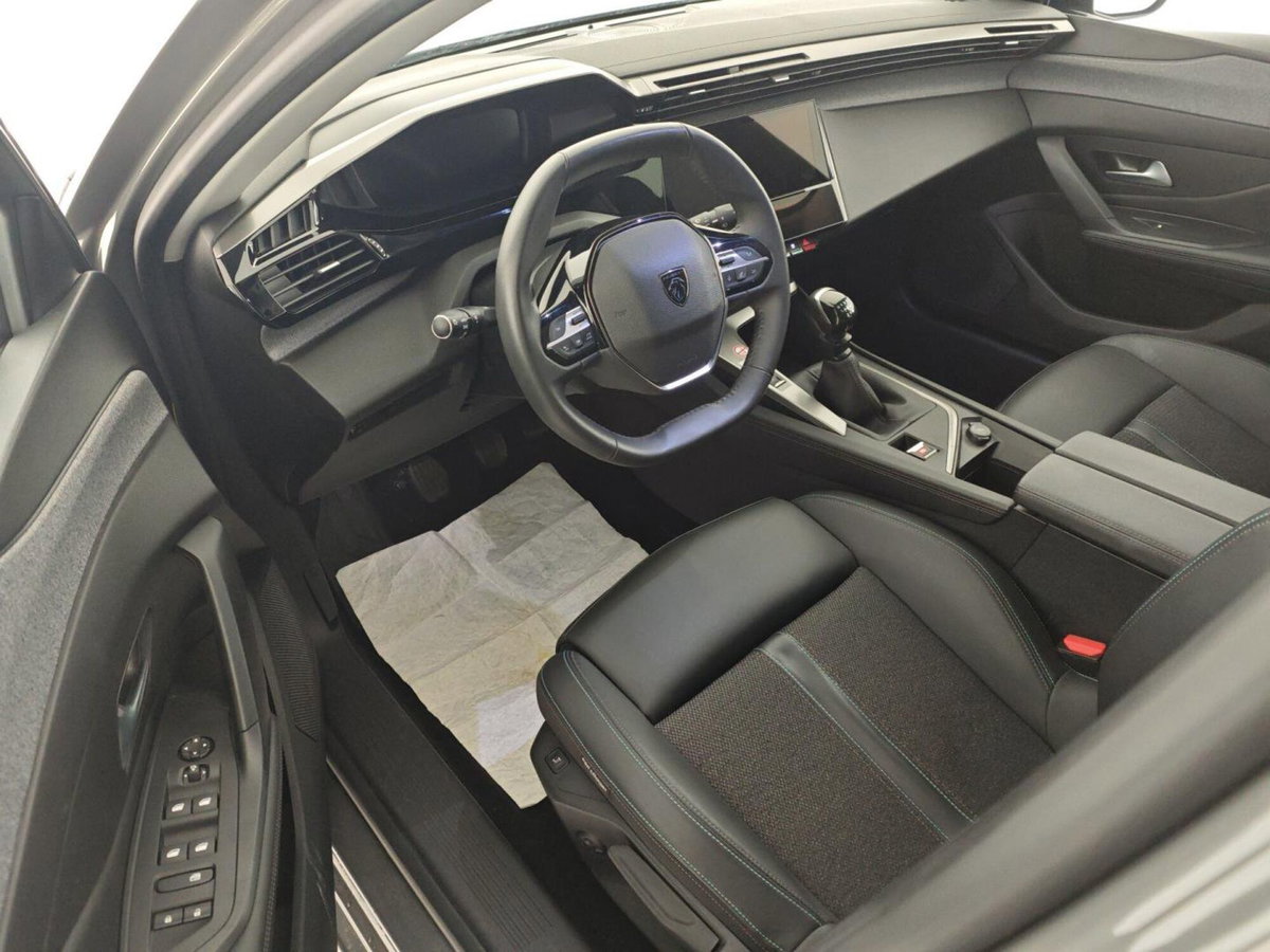 Peugeot 308 PureTech Turbo 130 S&S Allure (11)