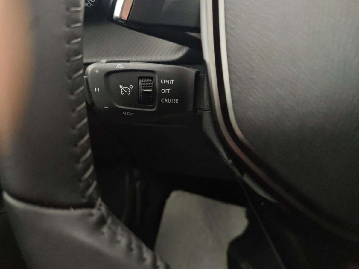 Peugeot 2008 1.2 hybrid Allure 145cv e-dcs6 (20)