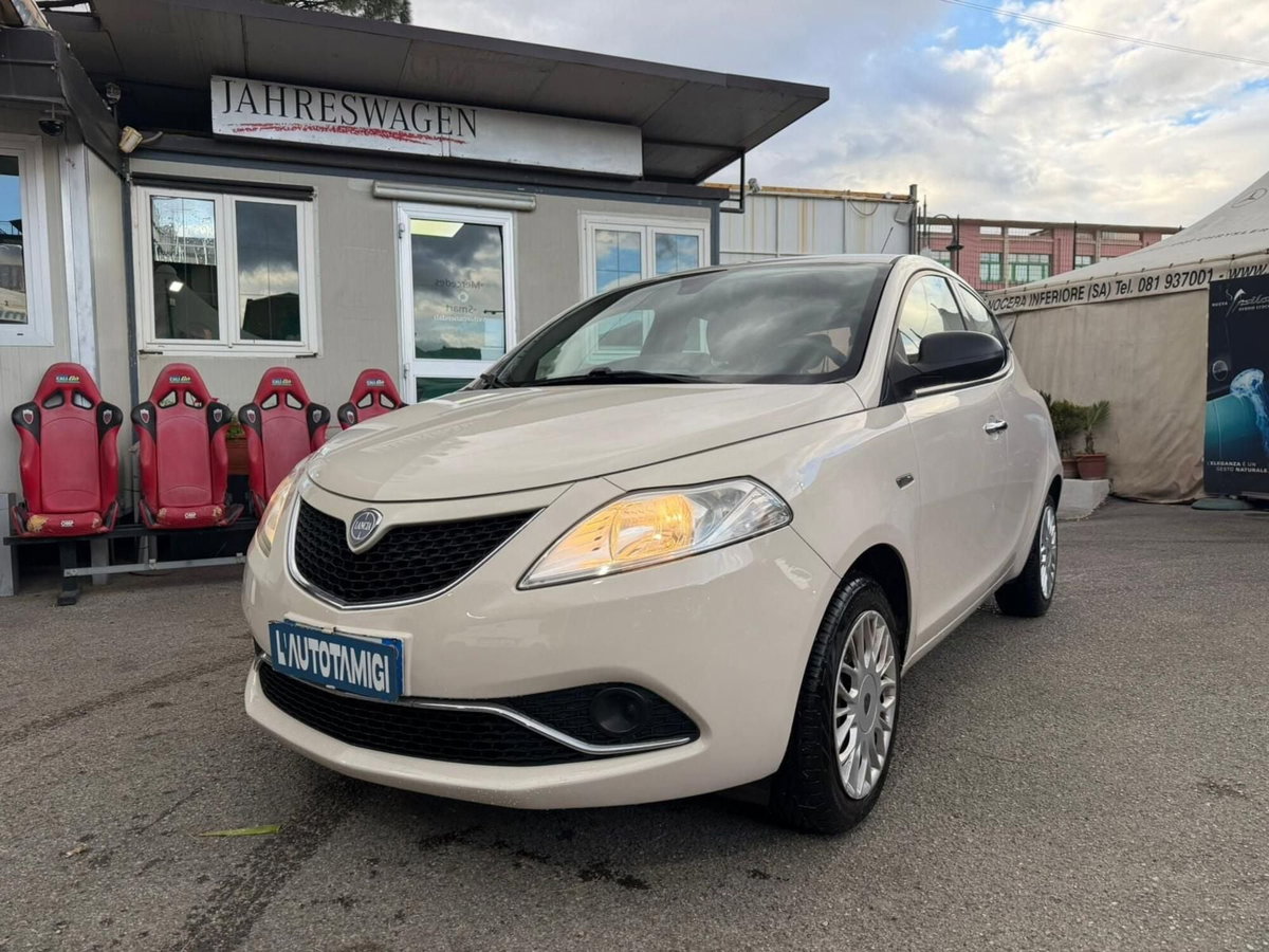 Lancia Ypsilon 1.2 69 CV 5 porte Silver (2)