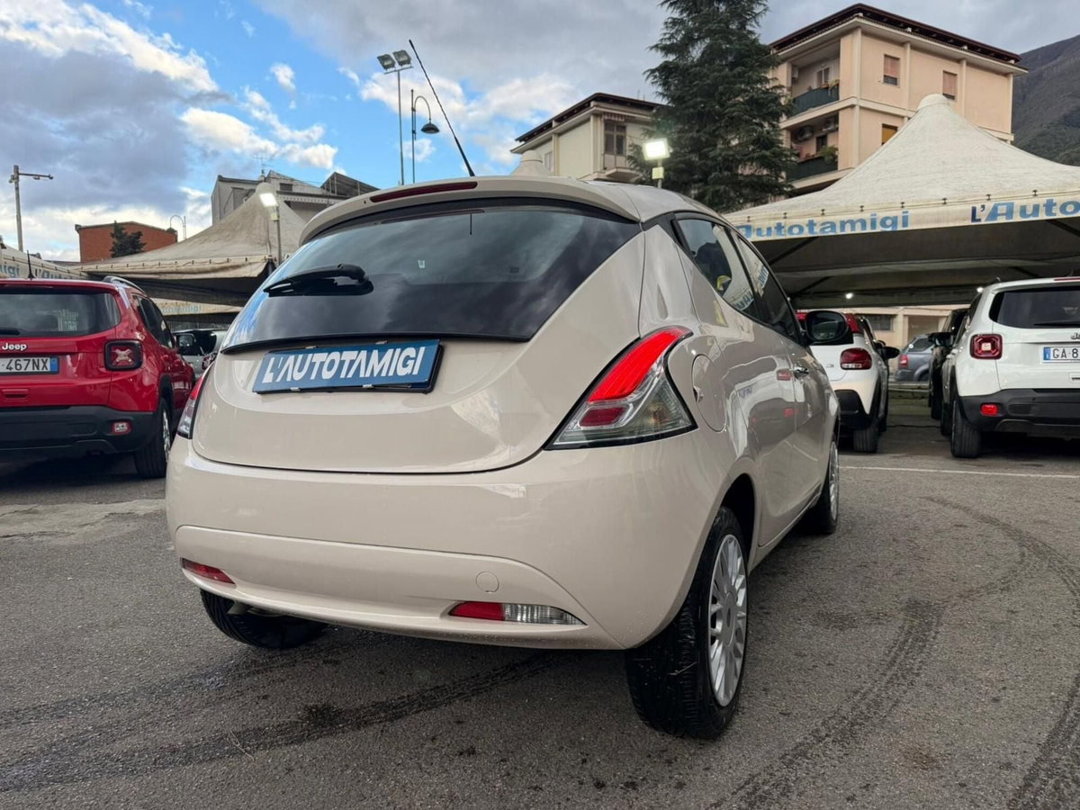 Lancia Ypsilon 1.2 69 CV 5 porte Silver (3)