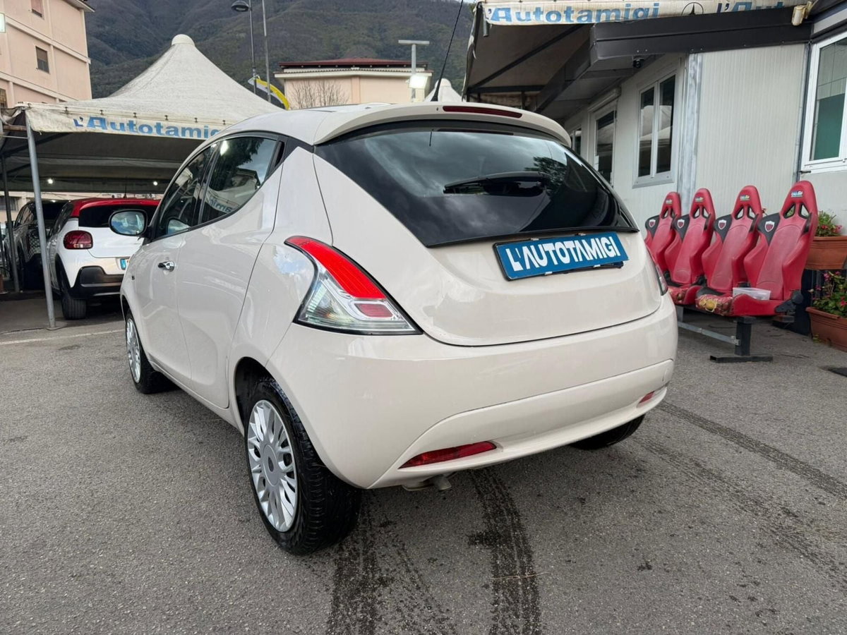Lancia Ypsilon 1.2 69 CV 5 porte Silver (4)