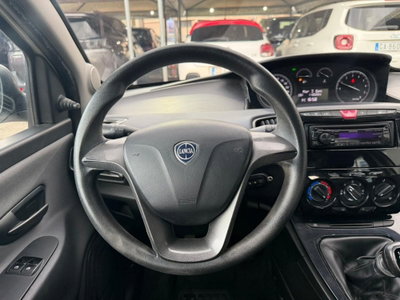 Lancia Ypsilon 1.2 69 CV 5 porte Silver (9)