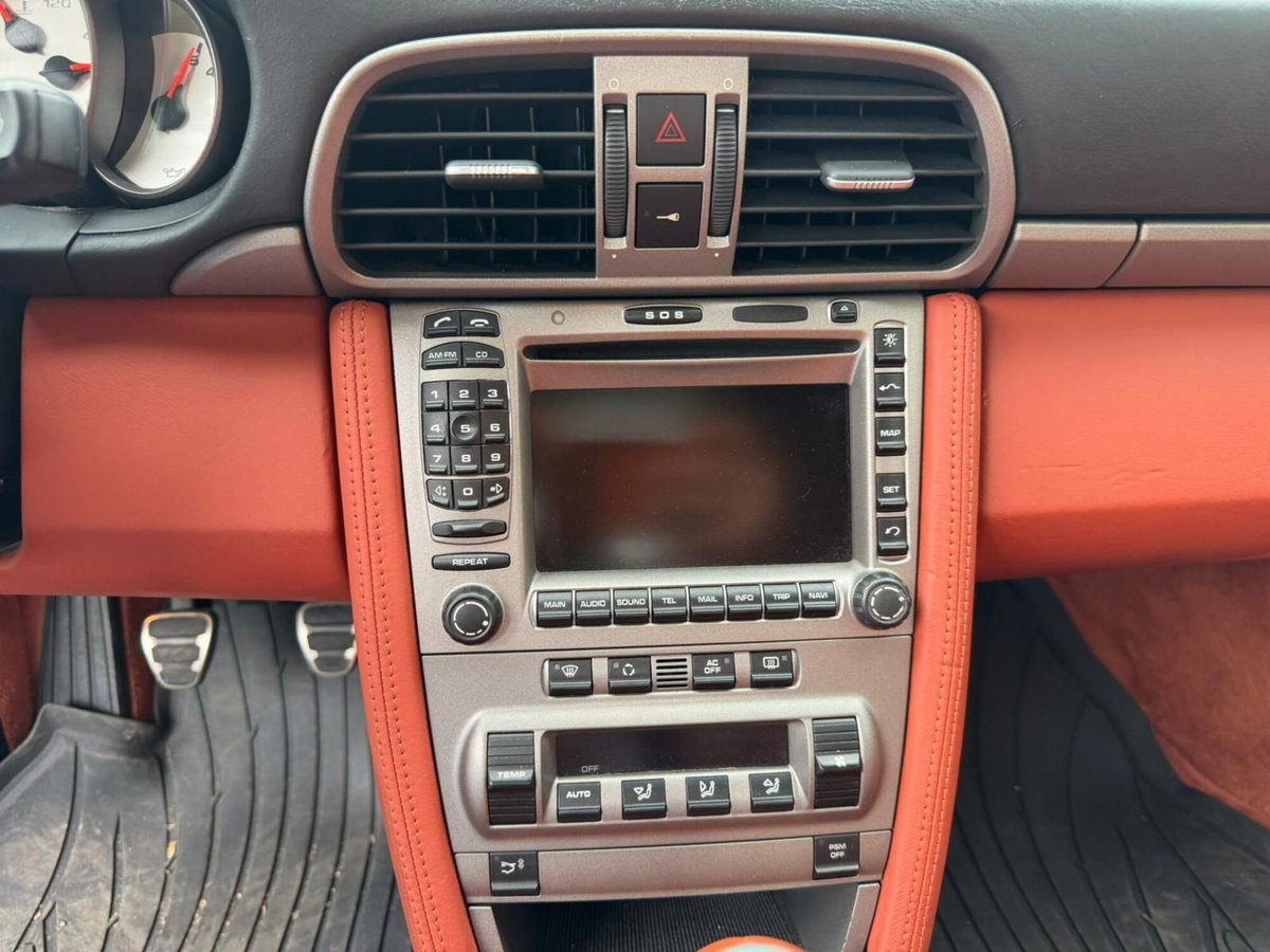 Porsche 911 Coupé Carrera 4 (10)