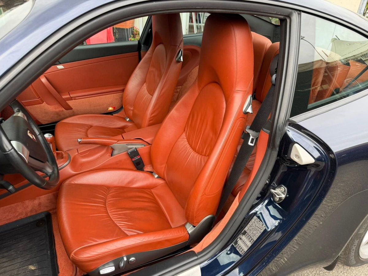 Porsche 911 Coupé Carrera 4 (13)