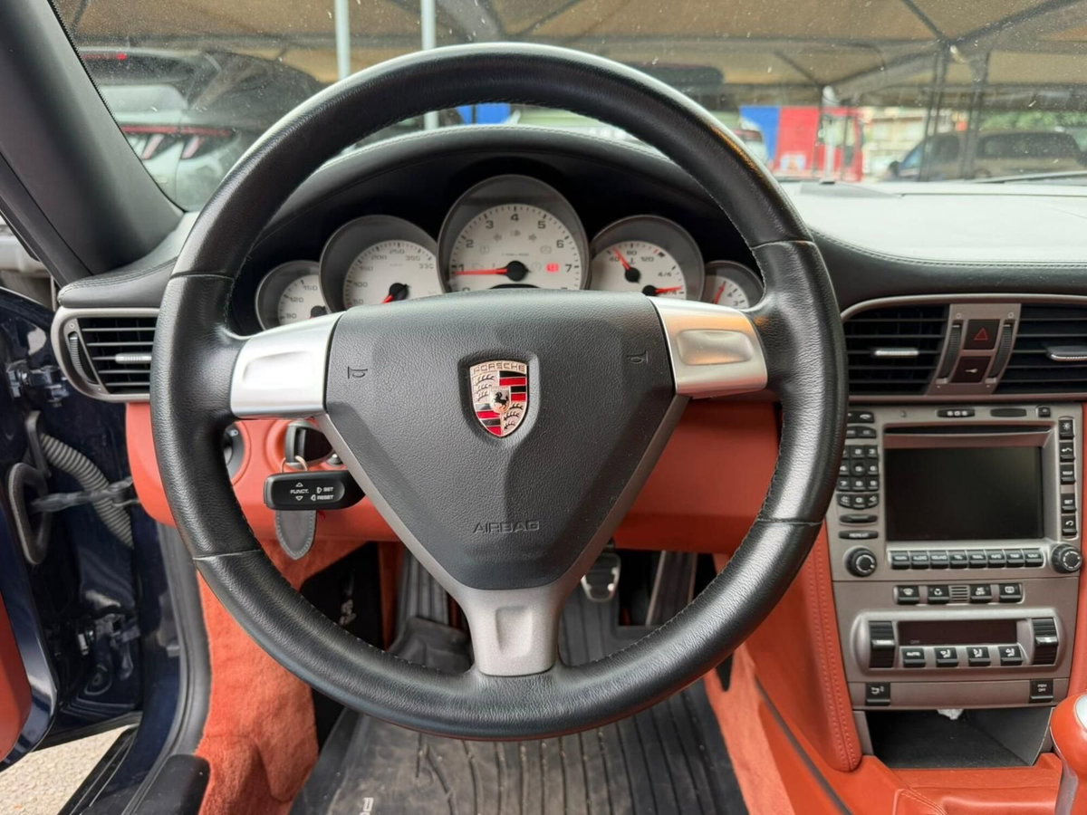 Porsche 911 Coupé Carrera 4 (7)