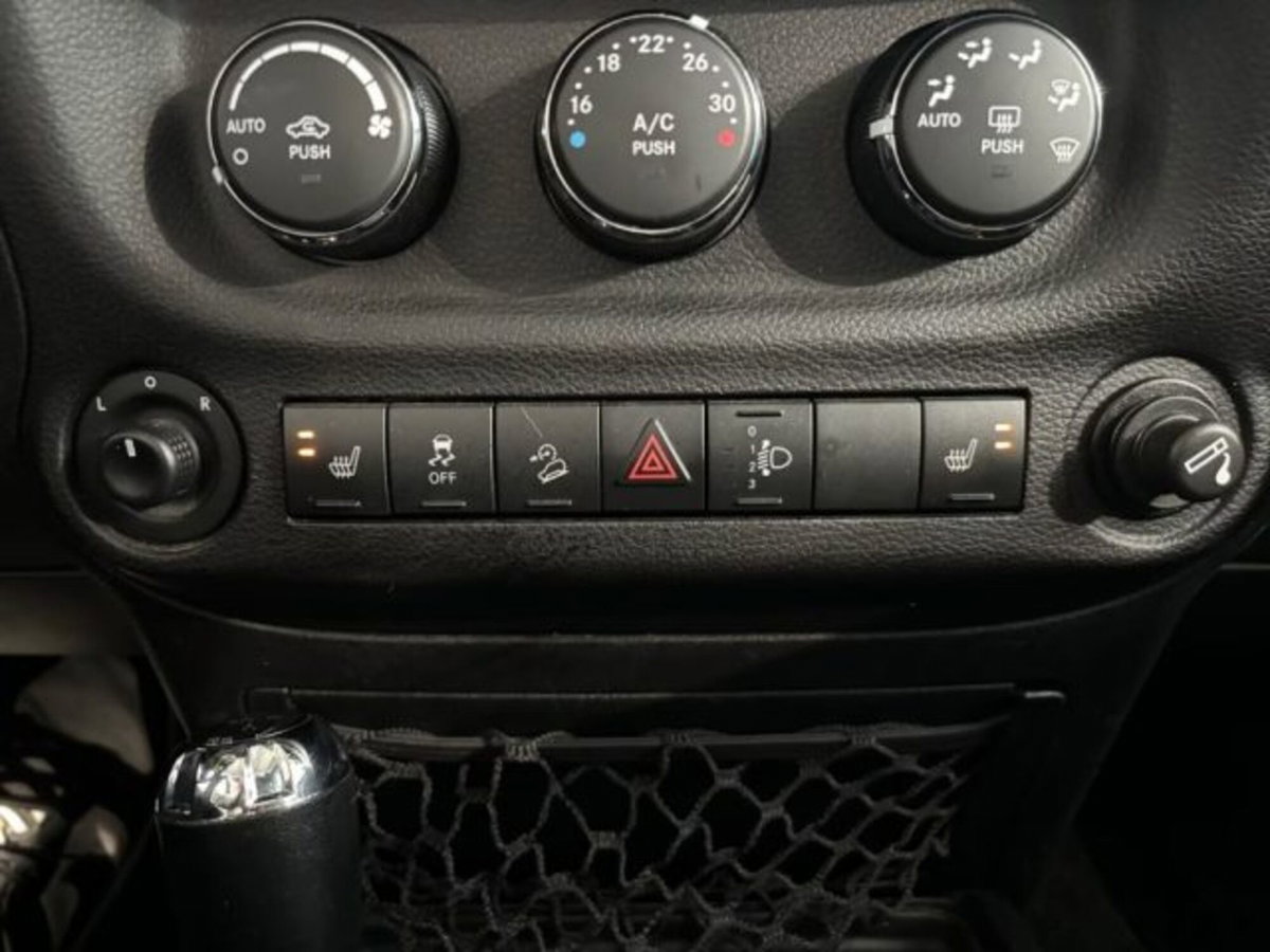 Jeep Wrangler Unlimited 3.6 V6 Rubicon Auto (13)