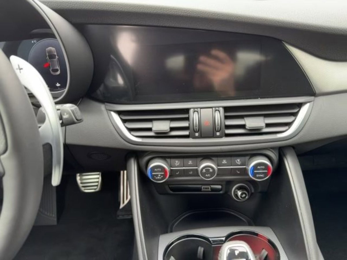 Alfa Romeo Giulia 2.0 Turbo 280 CV AT8 AWD Q4 Veloce (10)